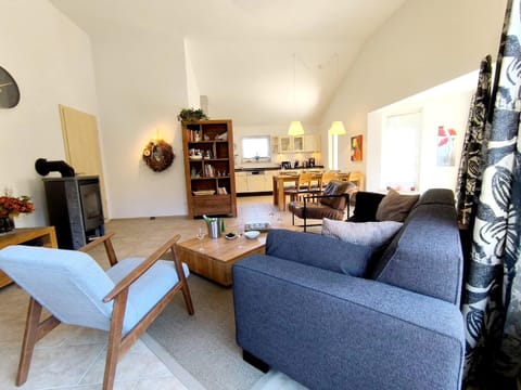 Kitchen or kitchenette, Living room, Seating area