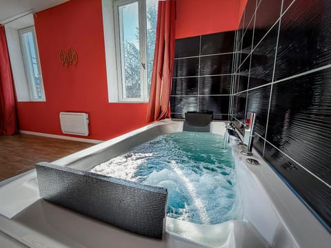 Studio Chic N2 avec Jacuzzi Apartment in Hauts-de-France