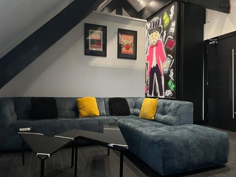 ResiLets - The Monopoly Apartment - Large 4 bedroom Apartment in England