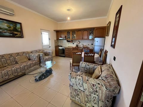 TV and multimedia, Kitchen or kitchenette, Living room, Seating area, Dining area, oven, air conditioner
