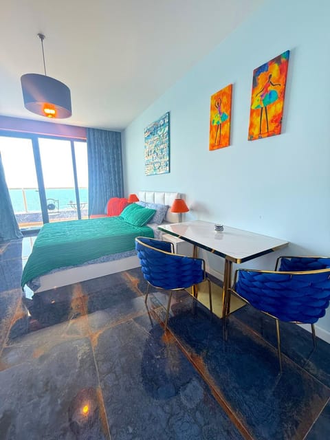 Bed, Balcony/Terrace, Living room, Photo of the whole room, Dining area, Bedroom, Sea view
