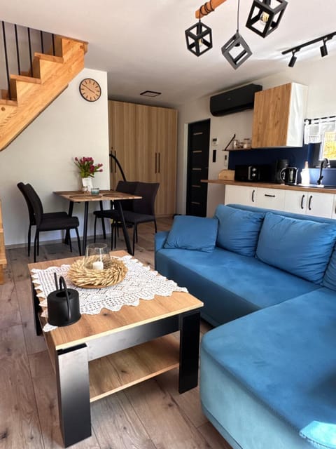 Kitchen or kitchenette, Living room, Seating area, Dining area, pet friendly
