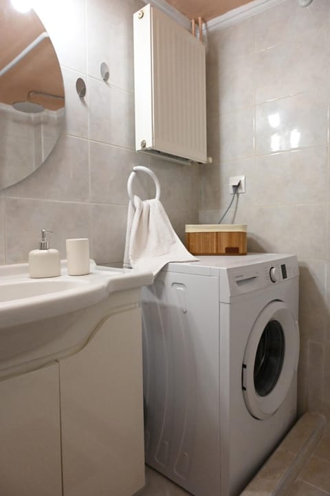 Bathroom, washing machine