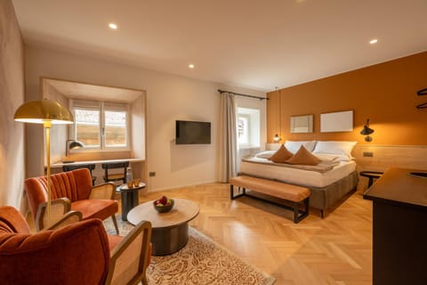 Bed, Photo of the whole room, Seating area, Bedroom