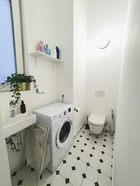 Toilet, washing machine