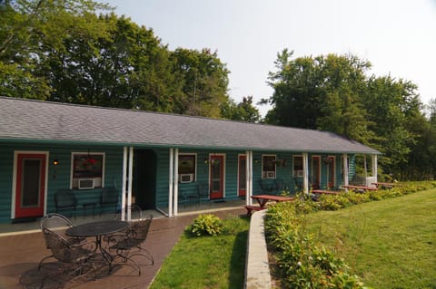 Cramers Point Lake Breeze Resort in Queensbury