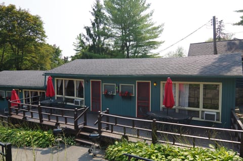 Cramers Point Lake Breeze Resort in Queensbury