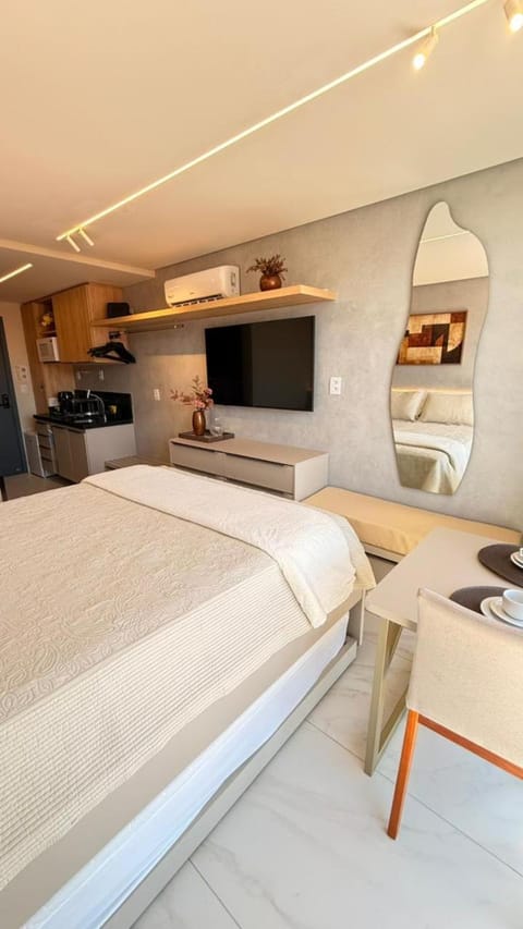 Bed, TV and multimedia, Kitchen or kitchenette, Photo of the whole room, Dining area, Bedroom
