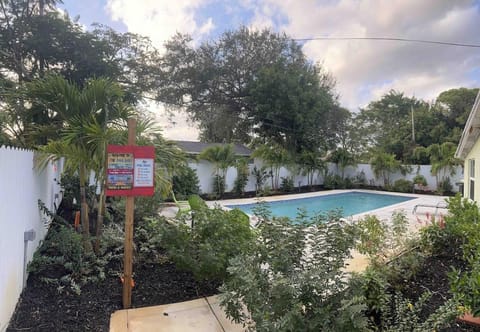 Cheerful 4b 2B with heated pool House in Fort Lauderdale