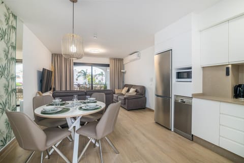 TV and multimedia, Kitchen or kitchenette, Living room, Seating area, Dining area, dishwasher, microwave, air conditioner
