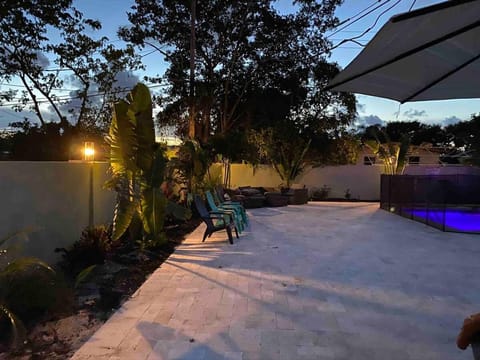 Great 4b2b getaway with heated salt water pool House in Fort Lauderdale