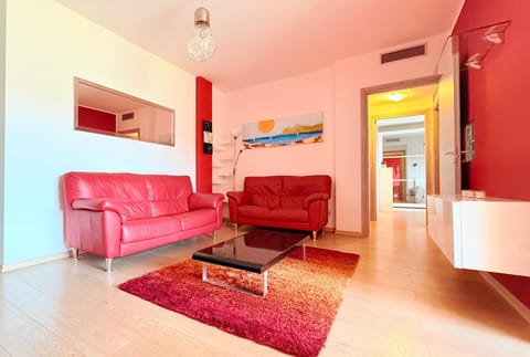 TV and multimedia, Living room, Decorative detail, Seating area, Evening entertainment