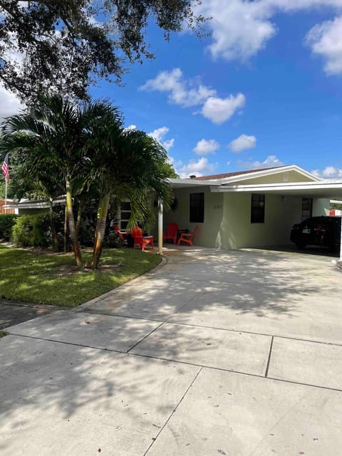 classic 4b2b FLL Home with heated pool House in Fort Lauderdale