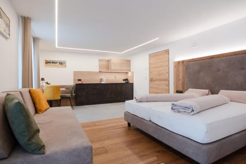 Bed, Kitchen or kitchenette, Living room, Photo of the whole room, Seating area, Bedroom, stove