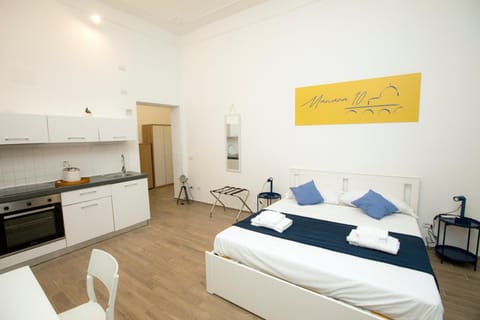 Bed, Kitchen or kitchenette, Living room, Photo of the whole room, Seating area, Bedroom, pet friendly, stove