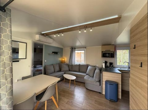 TV and multimedia, Kitchen or kitchenette, Living room, Seating area, Dining area, oven, pet friendly
