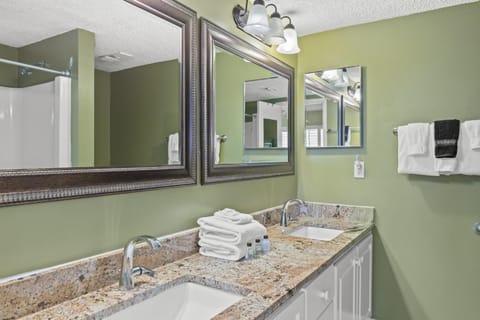 Pinnacle Port C3-604 House in Sunnyside