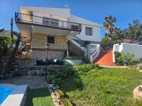 Property building, Spring, Garden, Garden view, Swimming pool