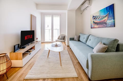 Communal lounge/ TV room, TV and multimedia, Living room, Seating area, Evening entertainment