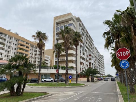 Neighbourhood, Street view, Location