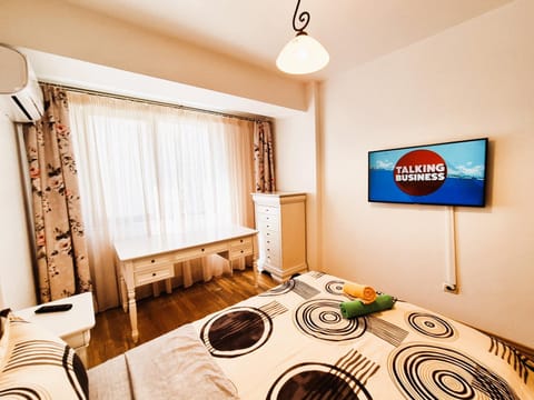 TV and multimedia, Photo of the whole room, Bedroom