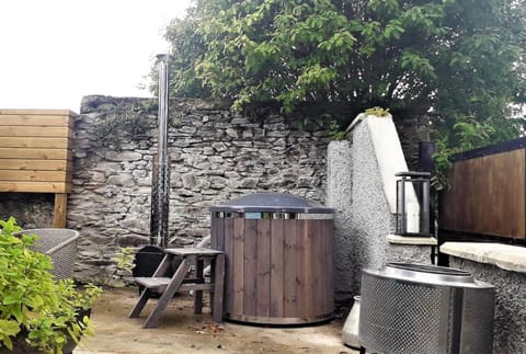 Romantic Hot Tub Retreat with Bar & Tapas Restaurant on-site Apartment in Wicklow, Co. Wicklow, Ireland