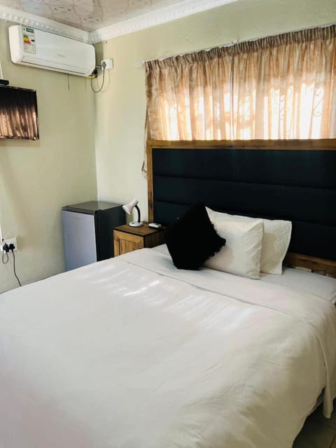 Photo of the whole room, Bedroom, air conditioner