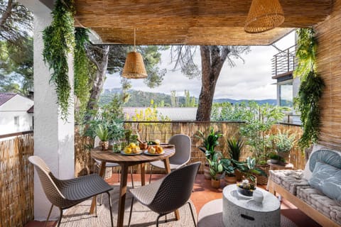 Balcony/Terrace, Balcony/Terrace, Seating area, Food