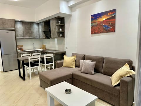 Living room, Dining area, oven