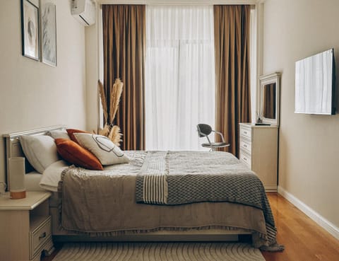 Bed, TV and multimedia, Bedroom, air conditioner