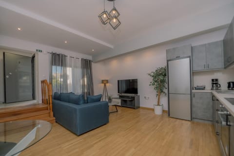 TV and multimedia, Kitchen or kitchenette, Living room, Seating area