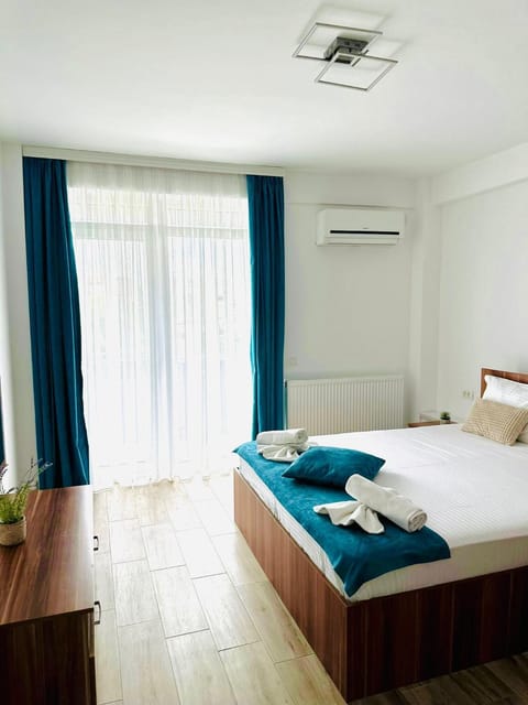 Bed, Photo of the whole room, Bedroom, air conditioner