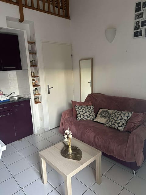 Kitchen or kitchenette, Seating area