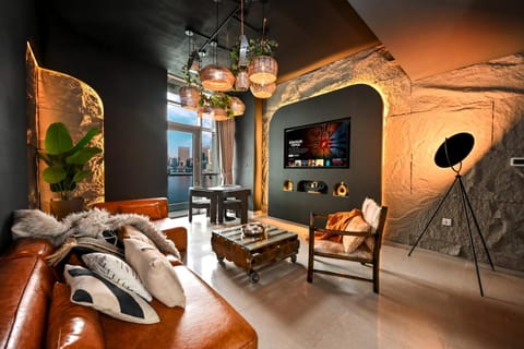 Communal lounge/ TV room, TV and multimedia, Living room, Seating area, Evening entertainment