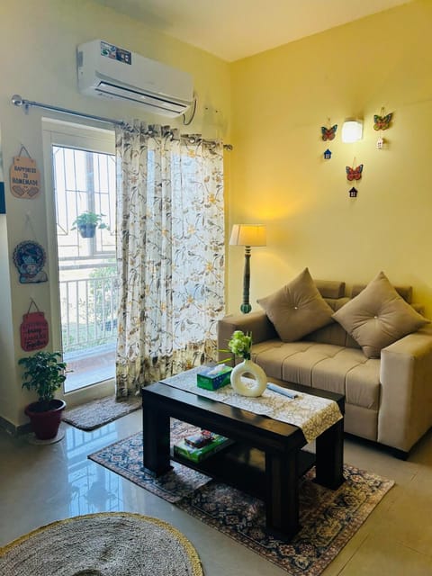 Living room, Seating area, air conditioner