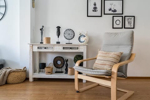 Living room, Seating area, air conditioner