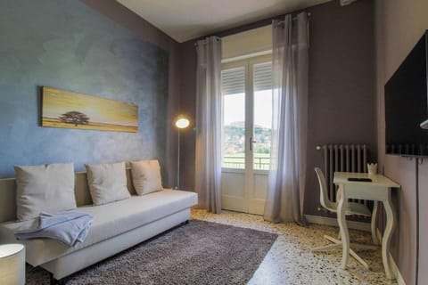 Tuscan Welcome - Elegant Apartment with Balcony Apartment in Emilia-Romagna