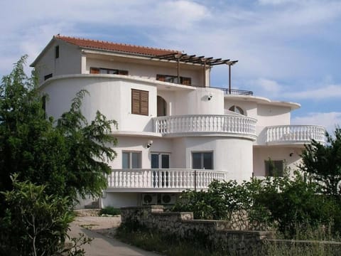 Apartments Sunshine Milin Apartment in Tisno