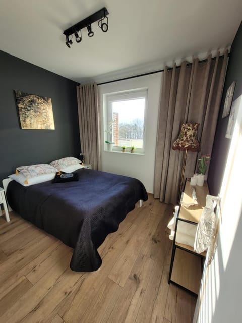 Bed, Photo of the whole room, Bedroom, flat iron, towels