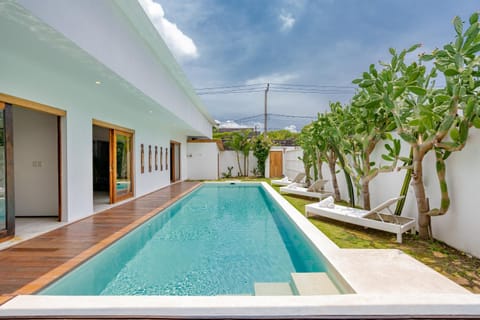 Garden, Pool view, Swimming pool, Swimming pool, sunbed