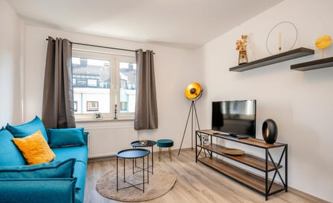 TV and multimedia, Living room, Seating area, Evening entertainment