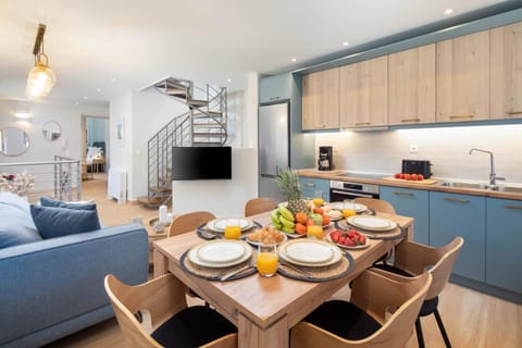 Kitchen or kitchenette, Living room, Seating area, Dining area, Evening entertainment, internet, stove, kitchen, kitchen