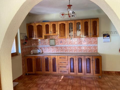 Kitchen or kitchenette, Kitchen or kitchenette