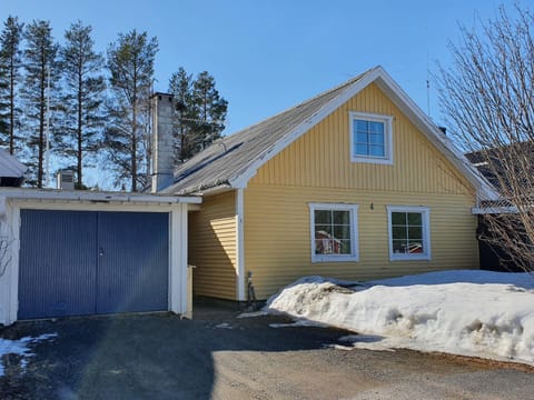 Property building, Day, Winter
