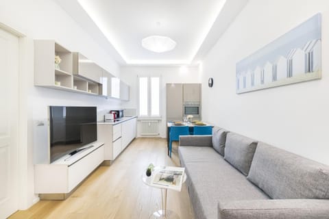 TV and multimedia, Kitchen or kitchenette, Living room, Seating area