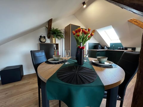 Kitchen or kitchenette, Living room, Seating area, Dining area