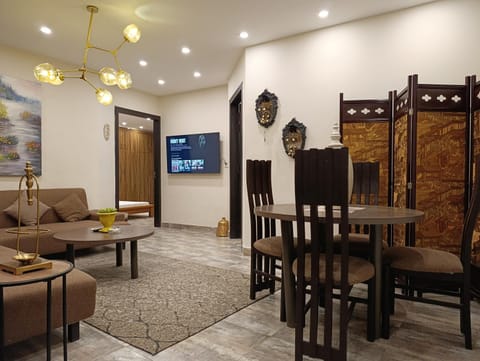 TV and multimedia, Living room, Seating area, Dining area, Evening entertainment