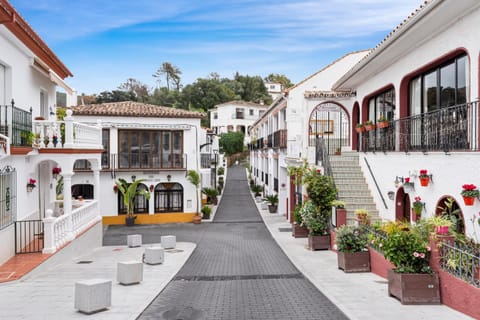 Property building, Restaurant/places to eat