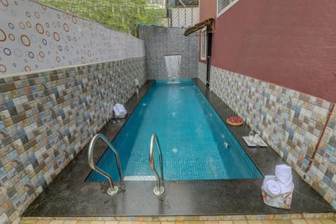 Swimming pool, Swimming pool