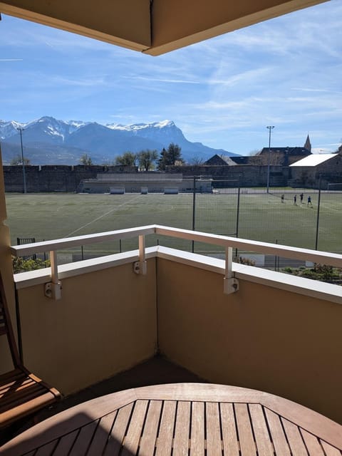 Balcony/Terrace, Mountain view